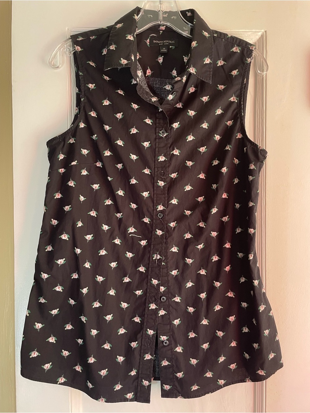Banana Republic Black Sleeveless Button-Down Top with Pink Floral Motif